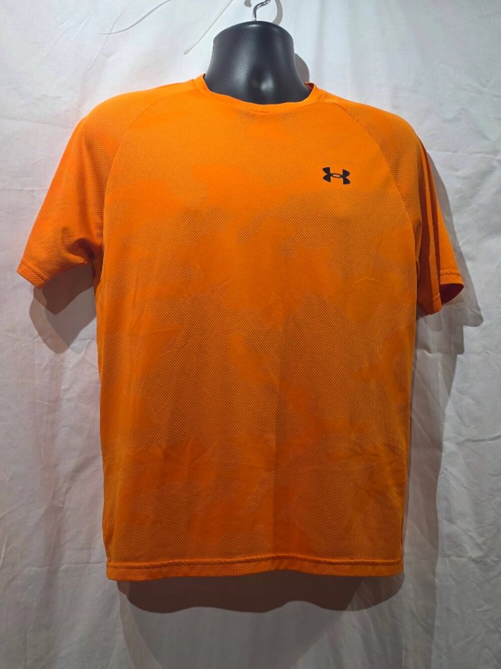 Under Armour Men's Orange Activewear T-Shirt Medium